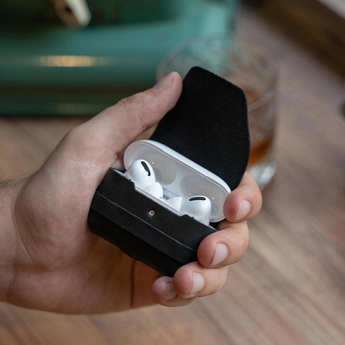 minimal X Apple Airpods Pro 1. Nesil Kılıf - Gerçek Deri ve El Yapımı - Minimalist Tasarım - Siyah