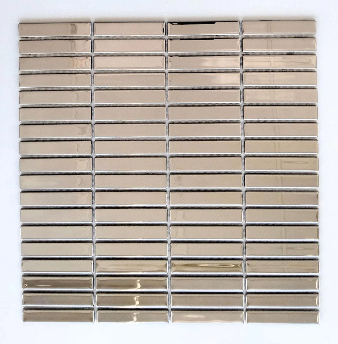 Mutfak tezgah arası ve iç mekan kaplama ve dekorasyon uygulamaları için, 15x73mm. Gümüş Krom, 30x30cm. Fileli Kristal Mozaik.