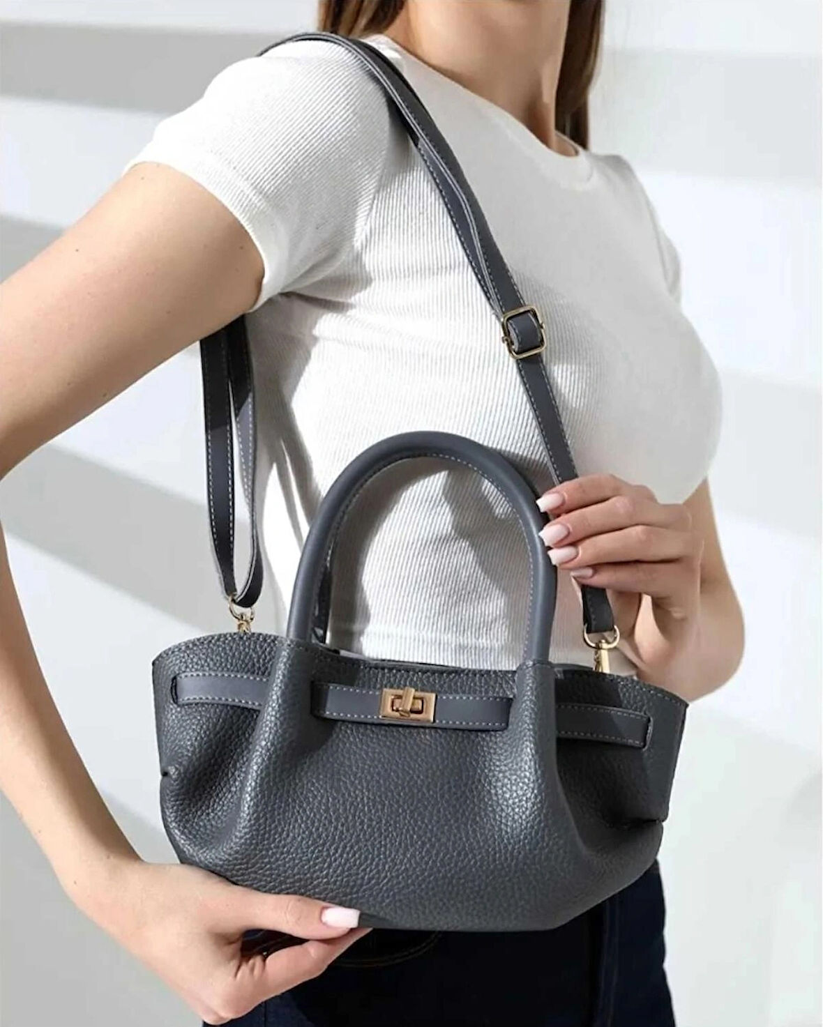  Kilit Detaylı Büzgülü Gri Mini Kadın El ve Omuz Çantası