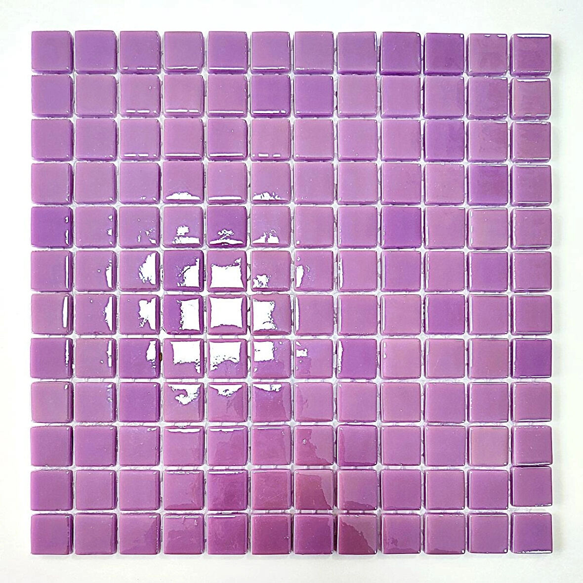 Mutfak tezgah arası, Havuz, Banyo, Sauna, Spa, iç , dış, zemin, duvar, kaplama ve dekorasyon uygulamalarında tüm yüzeyler için, 25x25mm. Lila,  31.5x31.5cm. Fileli Cam Mozaik.