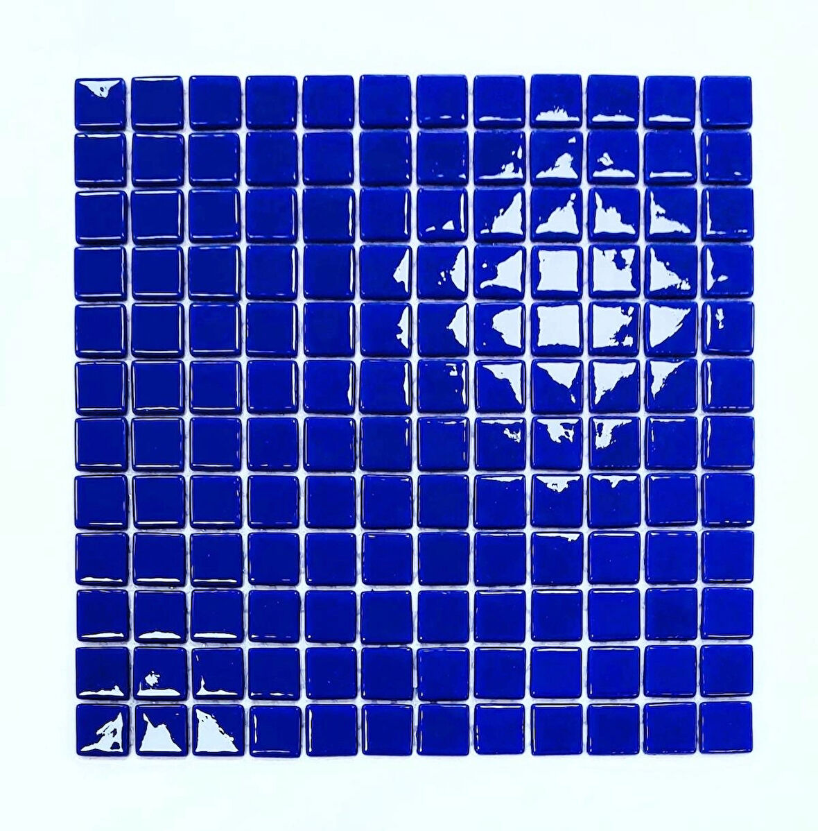 Mutfak tezgah arası, Havuz, Banyo, Sauna, Spa, iç , dış, zemin, duvar, kaplama ve dekorasyon uygulamalarında tüm yüzeyler için, 25x25mm. Mavi,  31.5x31.5cm. Fileli Cam Mozaik.