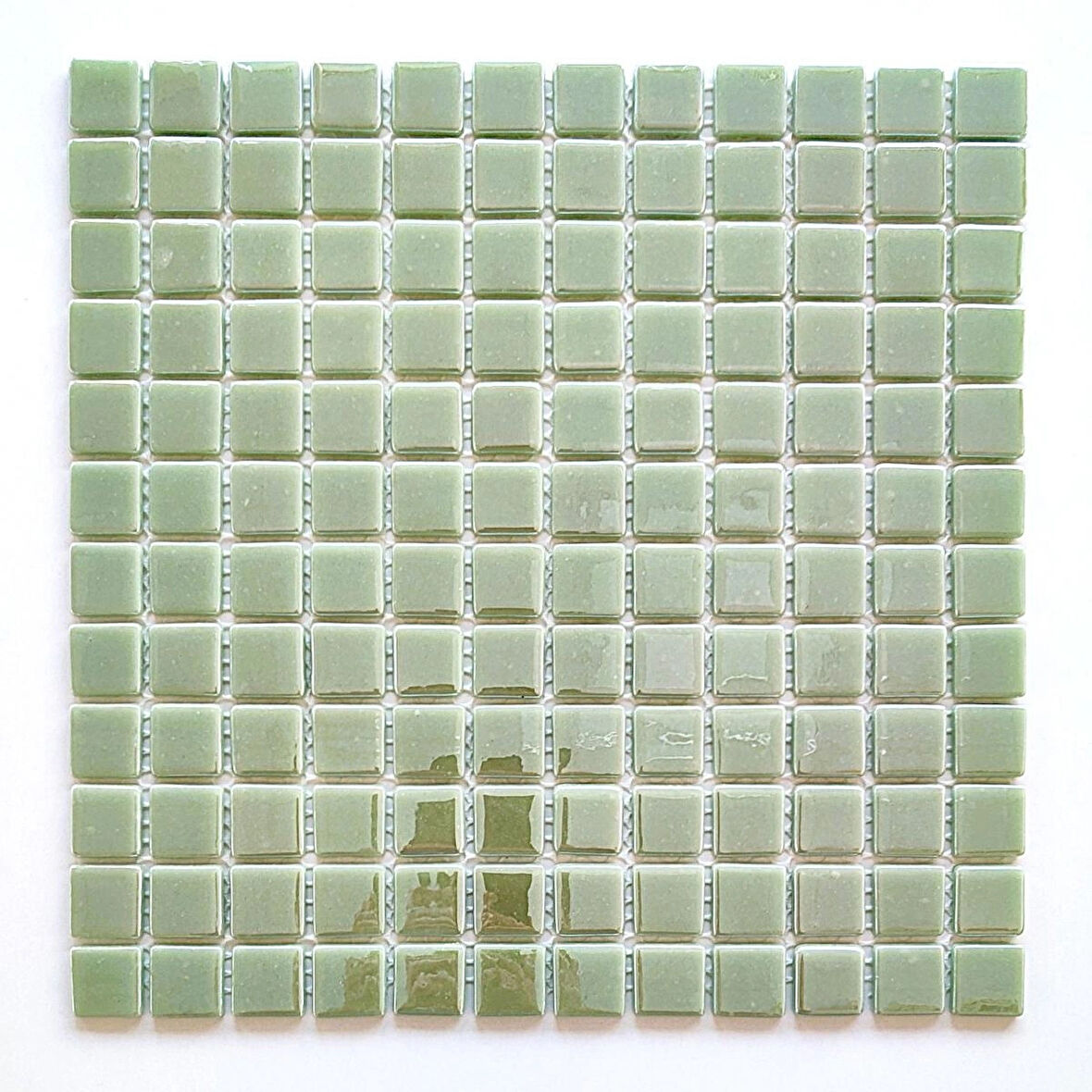 Mutfak tezgah arası, Havuz, Banyo, Sauna, Spa, iç , dış, zemin, duvar, kaplama ve dekorasyon uygulamalarında tüm yüzeyler için, 25x25mm. Mint Yeşili, 31.5x31.5cm. Fileli Cam Mozaik.