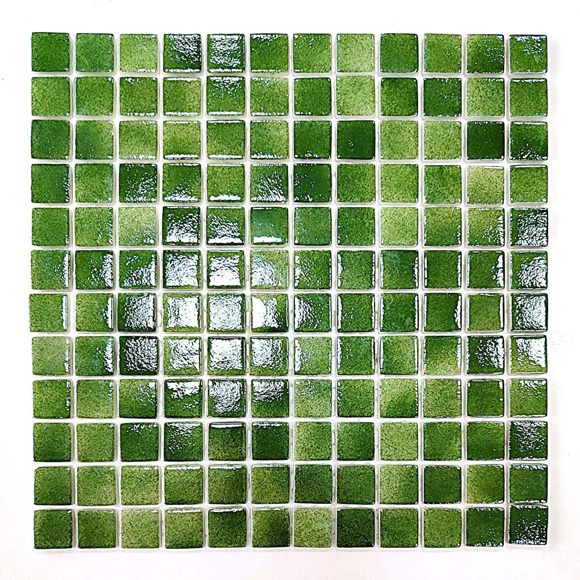 Mutfak tezgah arası, Havuz, Banyo, Sauna, Spa, iç , dış, zemin, duvar, kaplama ve dekorasyon uygulamalarında tüm yüzeyler için, 25x25mm. P. Yeşil,  ( Çimen Yeşili ) 31.5x31.5cm. Fileli Cam Mozaik.