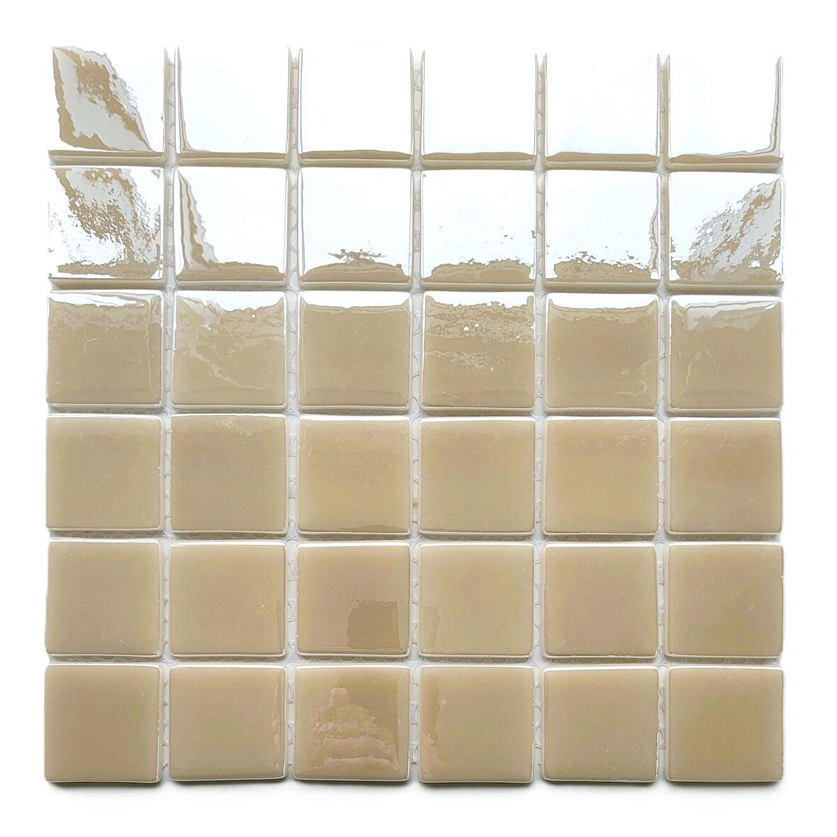 Mutfak tezgah arası, Havuz, Banyo, Sauna, Spa, iç , dış, zemin, duvar, kaplama ve dekorasyon uygulamalarında tüm yüzeyler için, 50x50mm. Bej,  31.5x31.5cm. Fileli Cam Mozaik.