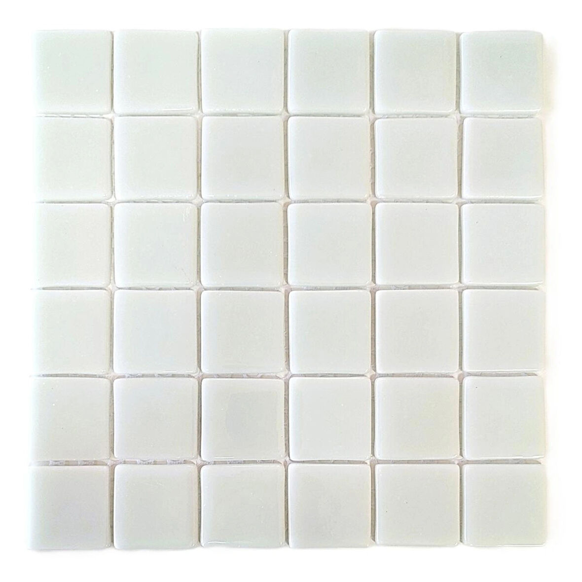 Mutfak tezgah arası, Havuz, Banyo, Sauna, Spa, iç , dış, zemin, duvar, kaplama ve dekorasyon uygulamalarında tüm yüzeyler için, 50x50mm. Beyaz,  31.5x31.5cm. Fileli Cam Mozaik.
