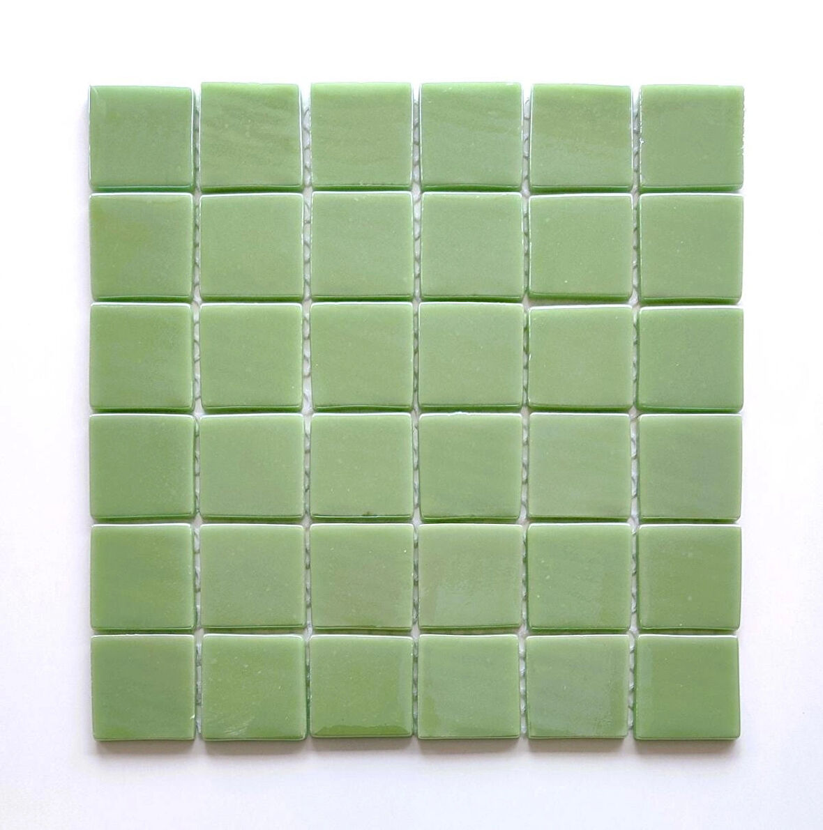 Mutfak tezgah arası, Havuz, Banyo, Sauna, Spa, iç , dış, zemin, duvar, kaplama ve dekorasyon uygulamalarında tüm yüzeyler için, 50x50mm. Mint Yeşili,  31.5x31.5cm. Fileli Cam Mozaik.