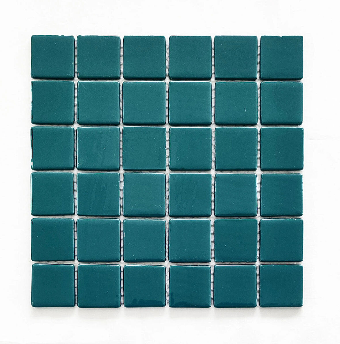 Mutfak tezgah arası, Havuz, Banyo, Sauna, Spa, iç , dış, zemin, duvar, kaplama ve dekorasyon uygulamalarında tüm yüzeyler için, 50x50mm. Turkuaz,  31.5x31.5cm. Fileli Cam Mozaik.