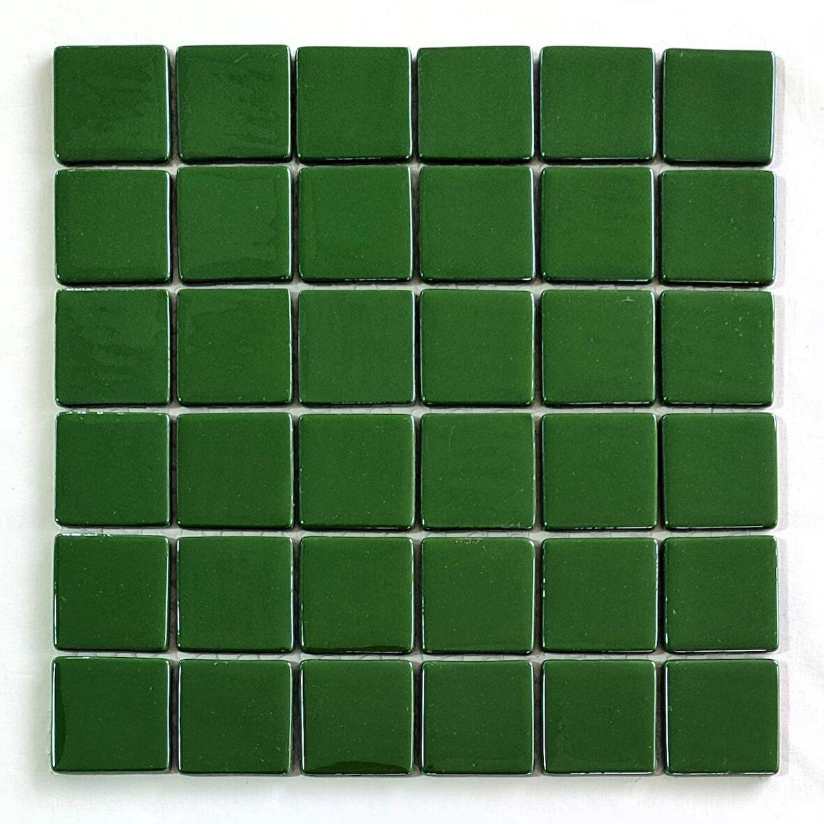 Mutfak tezgah arası, Havuz, Banyo, Sauna, Spa, iç , dış, zemin, duvar, kaplama ve dekorasyon uygulamalarında tüm yüzeyler için, 50x50mm. Yeşil,  31.5x31.5cm. Fileli Cam Mozaik.