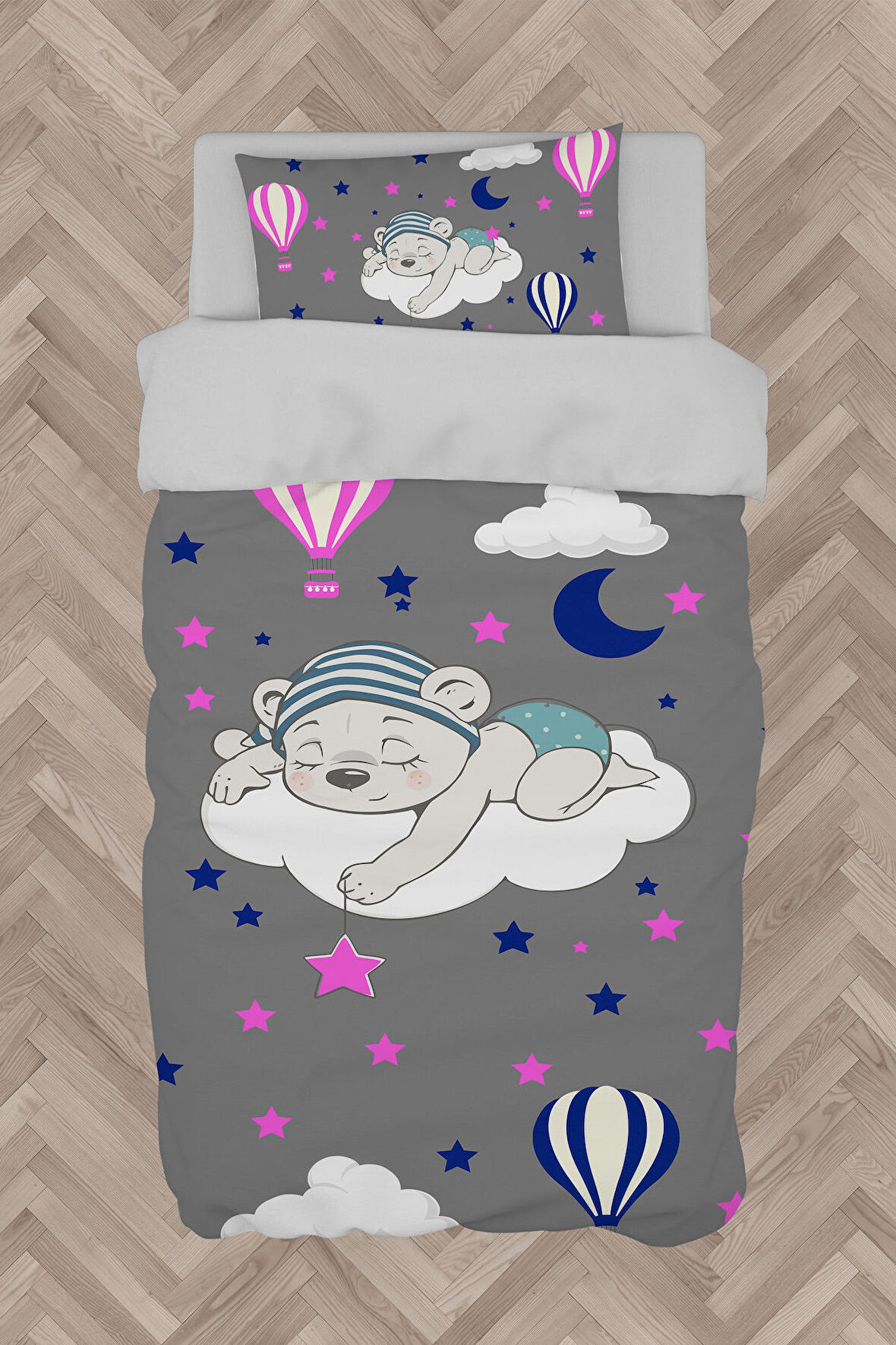 MEKTA HOME BEBEK VE ÇOCUK ODASI Bulut Üzerinde Uyuyan Sevimli Ayı Desenli Gri Nevresim Takımı