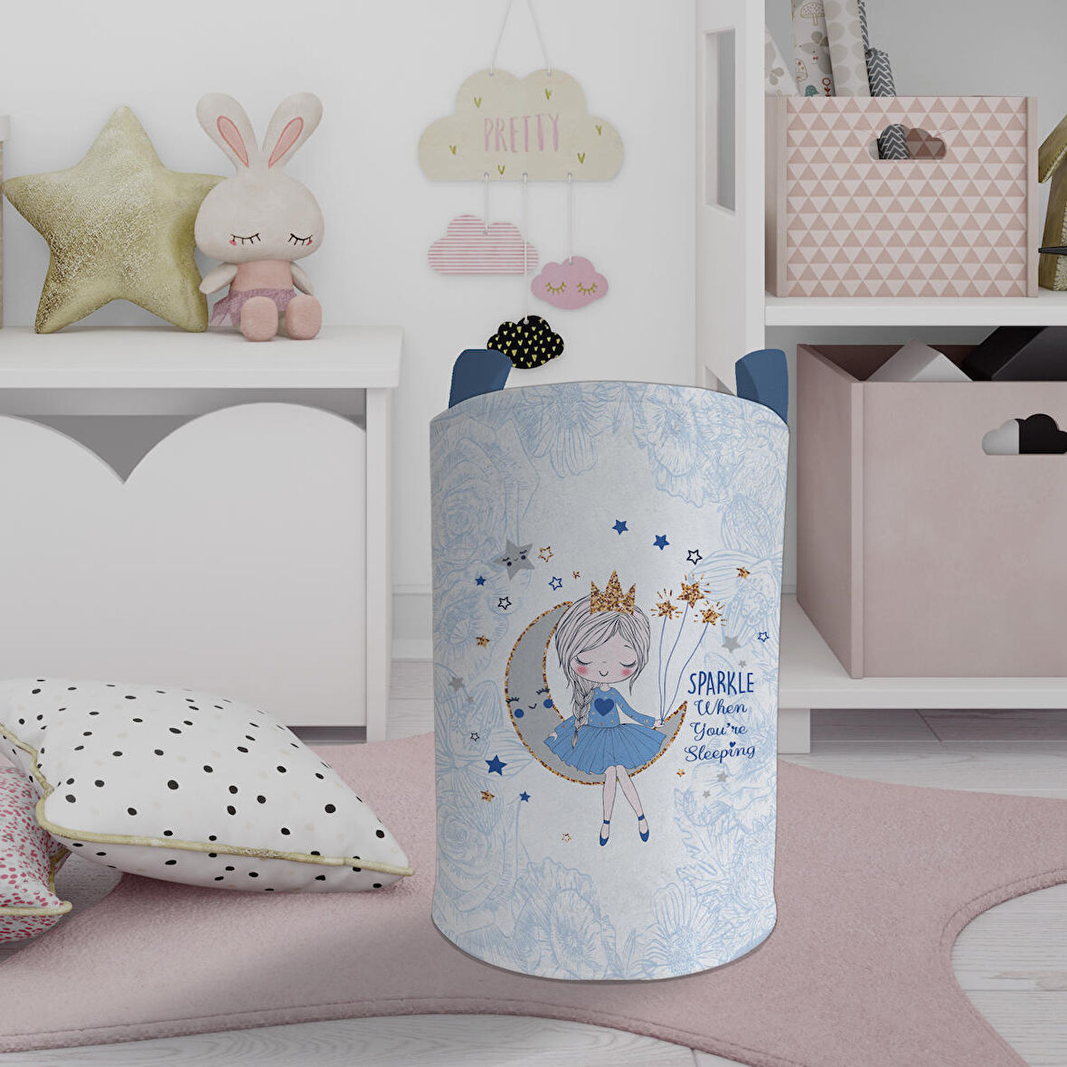 MEKTA HOME BEBEK VE ÇOCUK ODASI Ayda Oturan Kız Desenli Mavi Motifli Oyuncak Sepeti