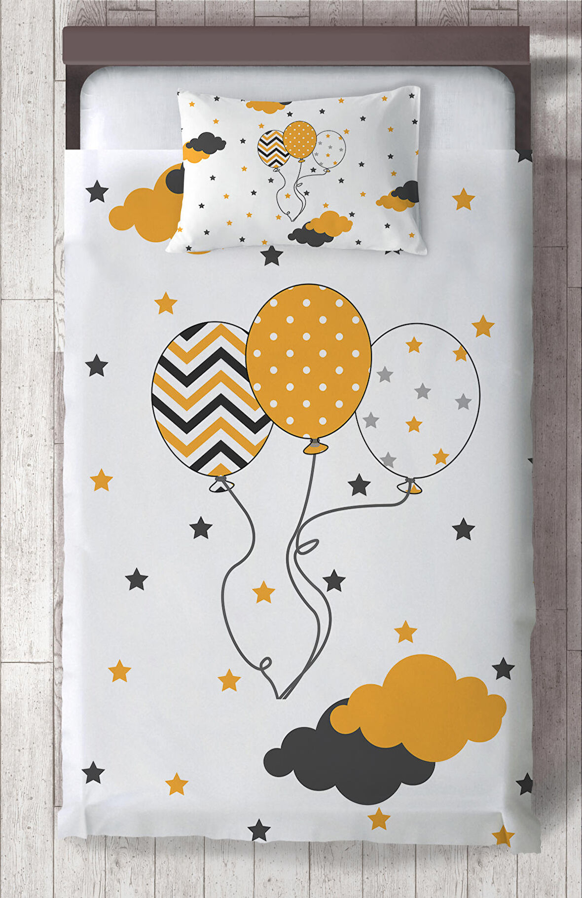 MEKTA HOME BEBEK VE ÇOCUK ODASI Üç Balonlu Yıldız Desenli Yatak Örtüsü