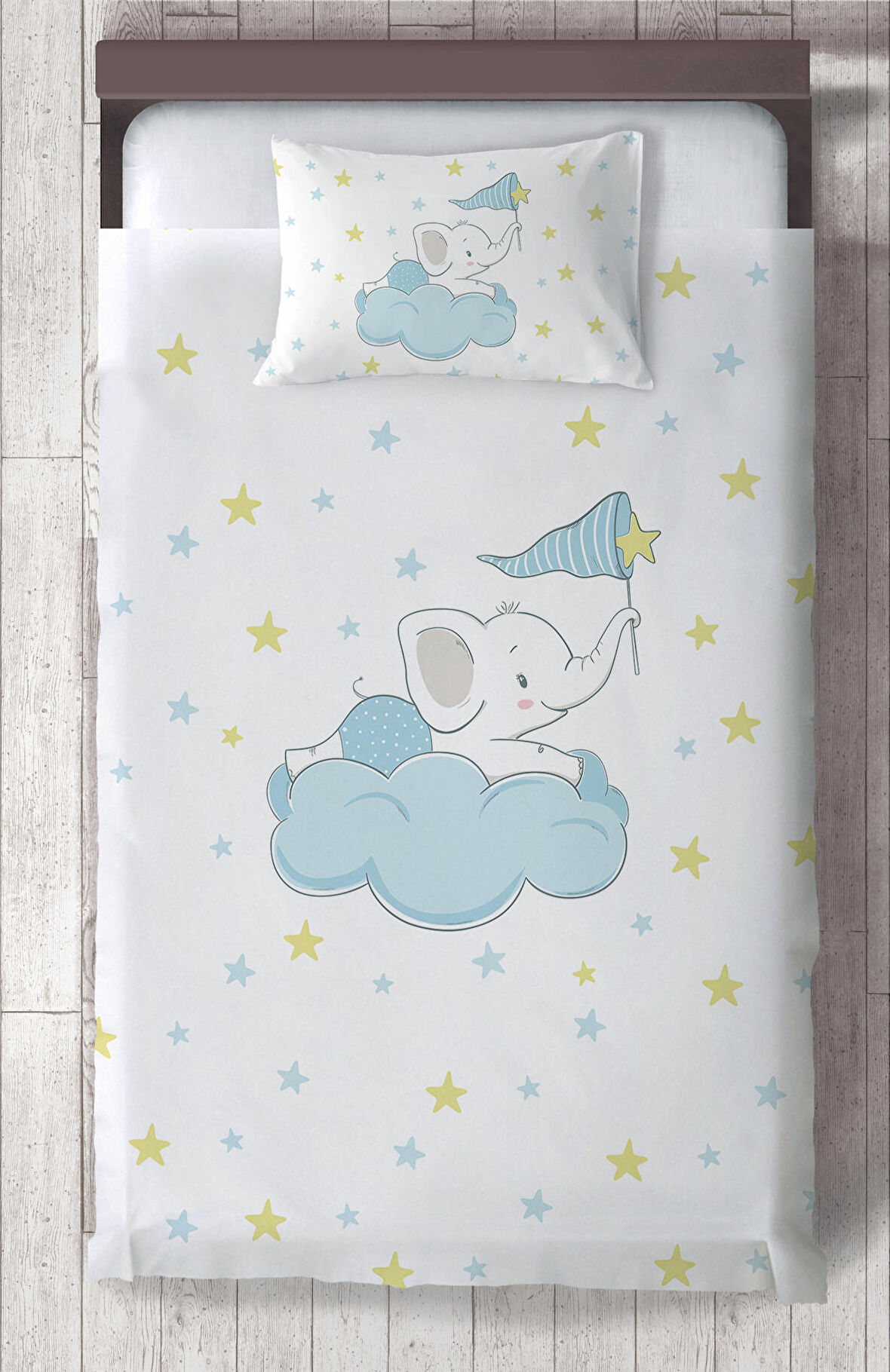 MEKTA HOME BEBEK VE ÇOCUK ODASI Bulut Üzerinde Uçan Fil Desenli Yatak Örtüsü