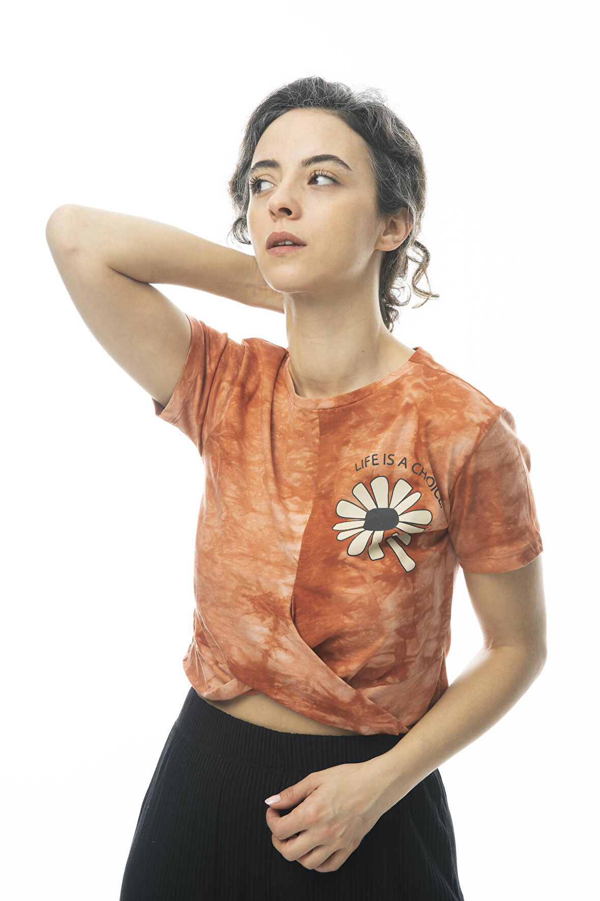 KADIN BURGU DETAYLI  BASKILI CROP T-SHIRT
