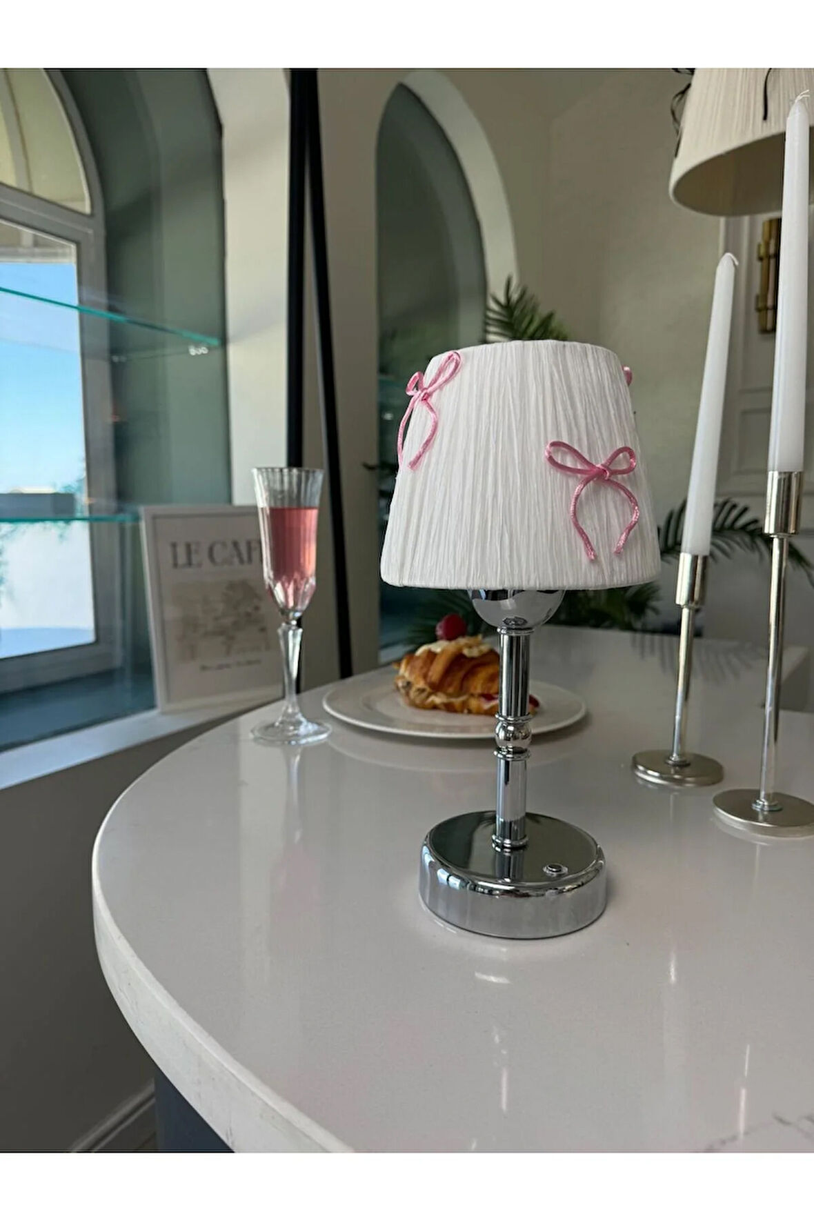 Candy Pembe Fiyonk Kurdele Beyaz Rafya Kablosuz Şarjlı Masa Lambası - Alt Uzun Gümüş