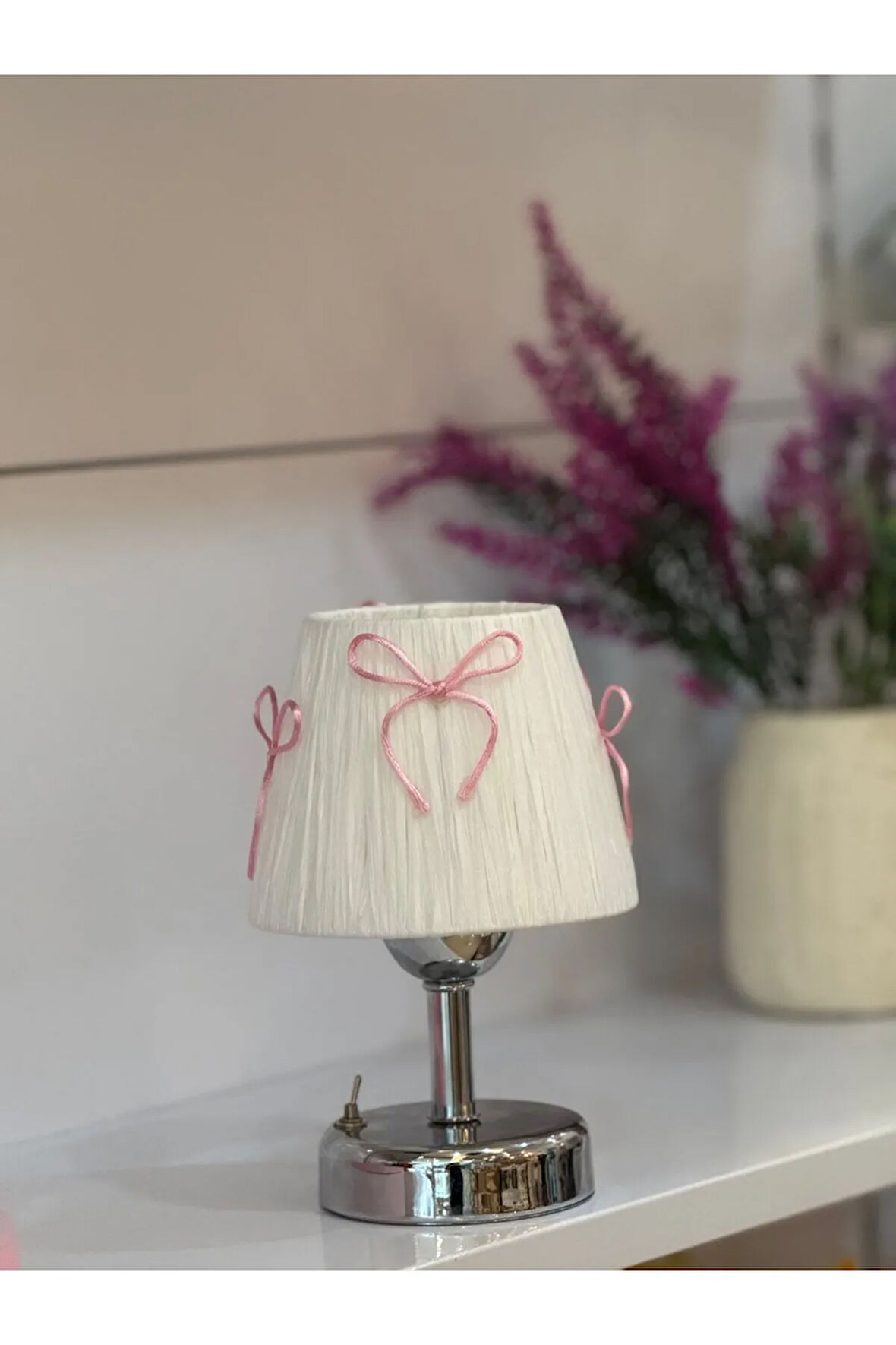 Candy Pembe Fiyonk Kurdele Beyaz Rafya Kablosuz Pilli Masa Lambası - Alt Gümüş
