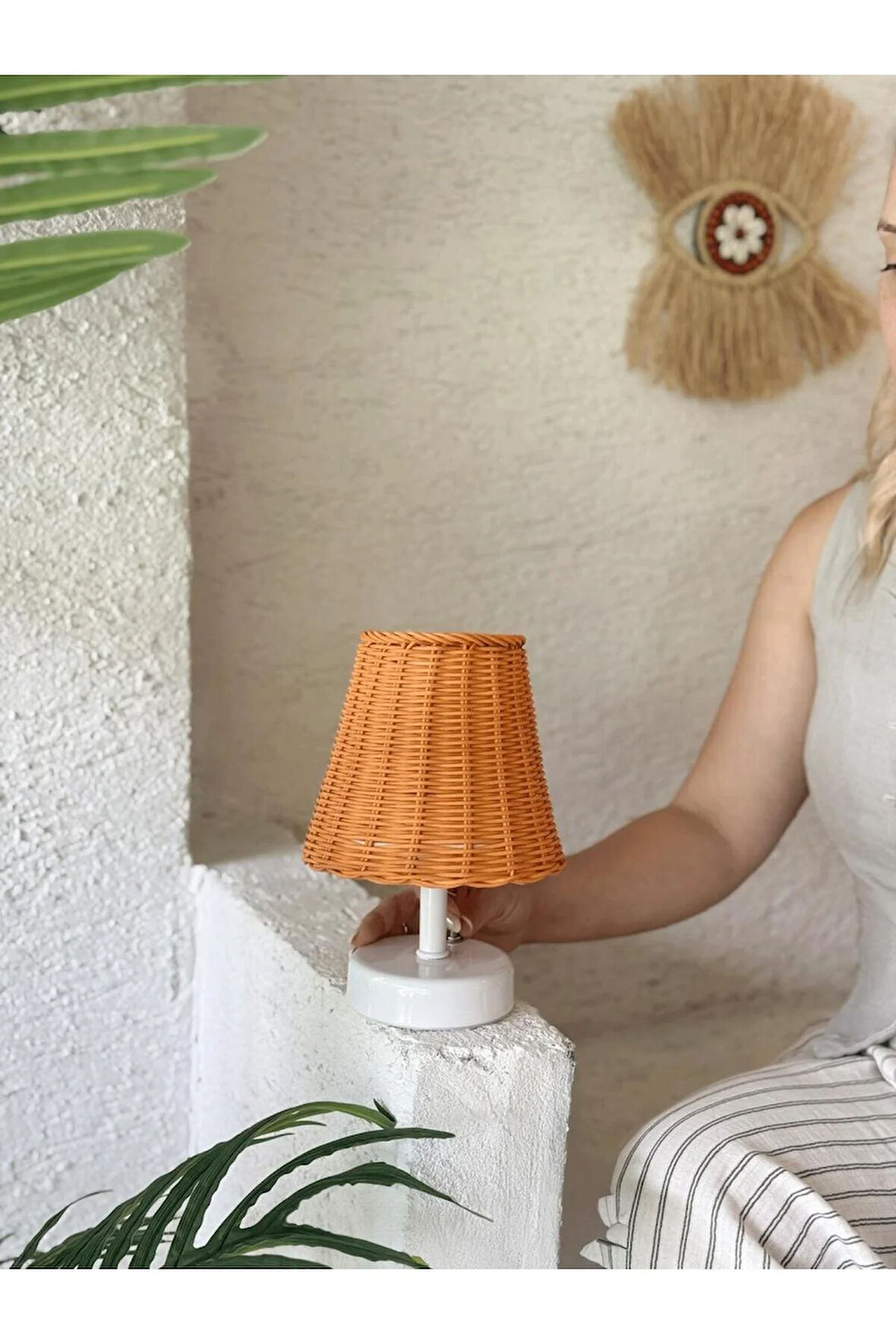 Turuncu Rattan & Bambu Masa Üstü Kablosuz Pilli Abajur Masa Lambası Alt Ayak Beyaz