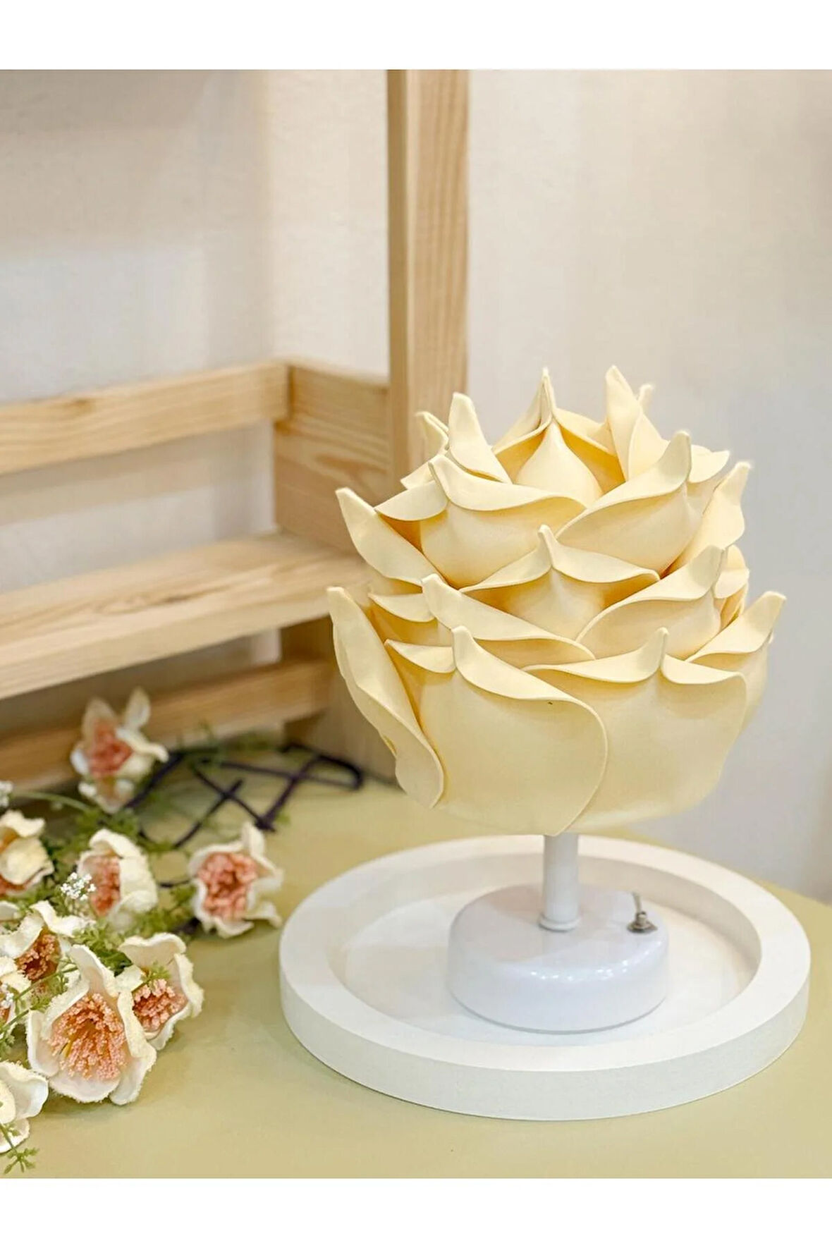 2'li Butter Yellow-Sarı Eva Gül Kablosuz Masa Lambası - Alt Beyaz & Beyaz Yuvarlak Tepsi Set
