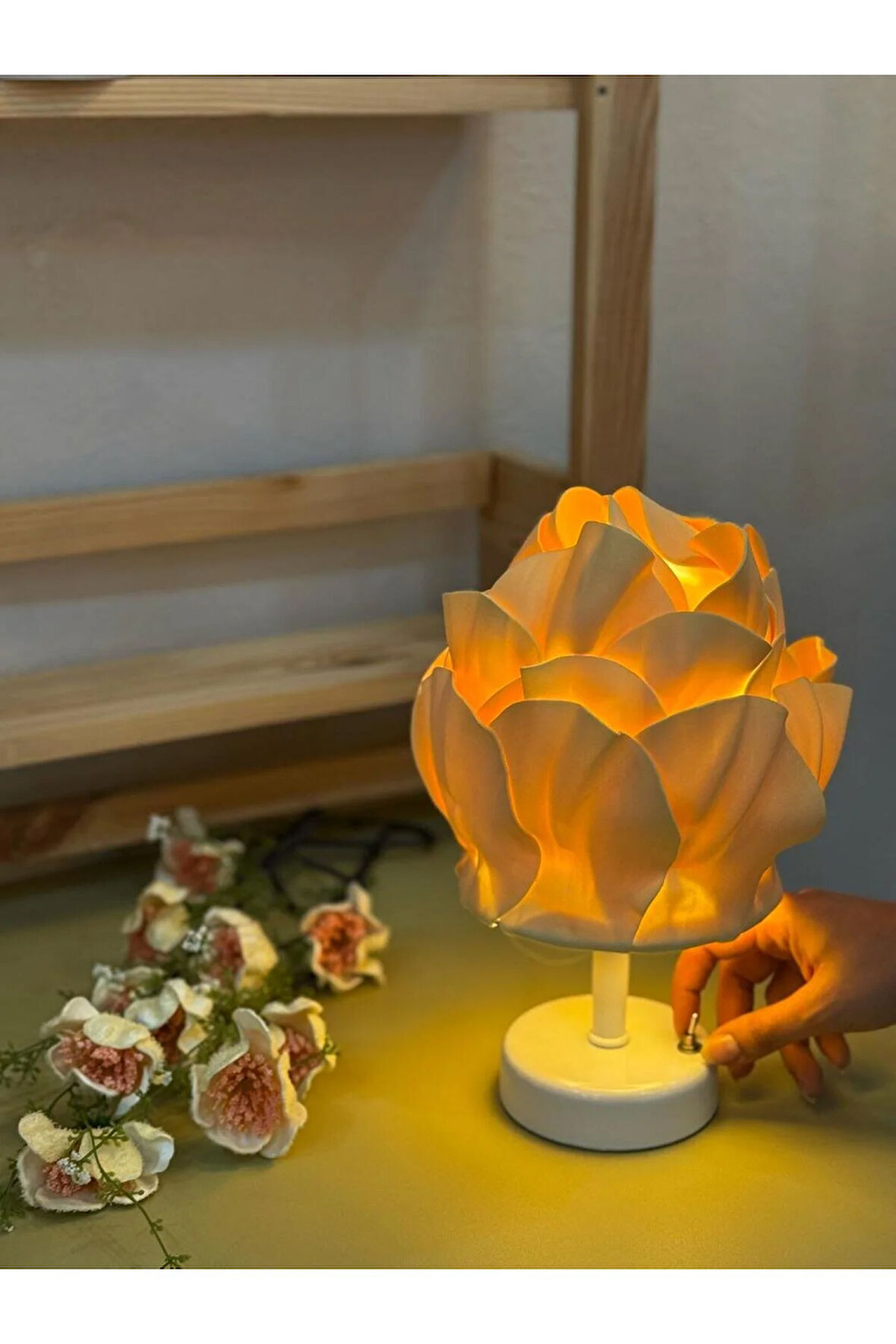 Butter Yellow - Sarı Eva Anemon Tasarım Kablosuz Pilli Masa Lambası - Alt Beyaz (Tüm Boy 30 cm)