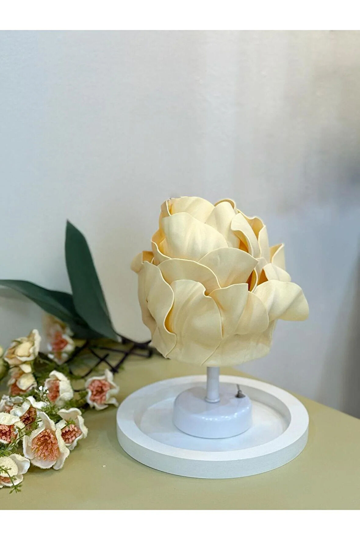 2'li Butter Yellow-Sarı Eva Anemon Kablosuz Masa Lambası - Alt Beyaz & Beyaz Yuvarlak Tepsi Set