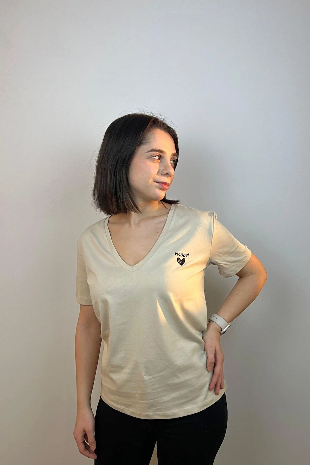 Regular Fit V Yaka Basic Düz Kısa Kollu Tişört Kalp Baskılı