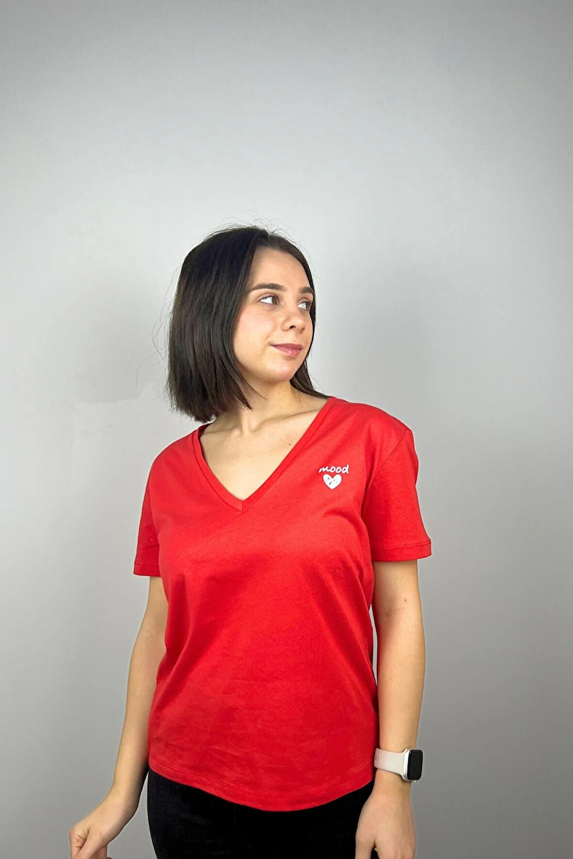 Regular Fit V Yaka Basic Düz Kısa Kollu Tişört Kalp Baskılı