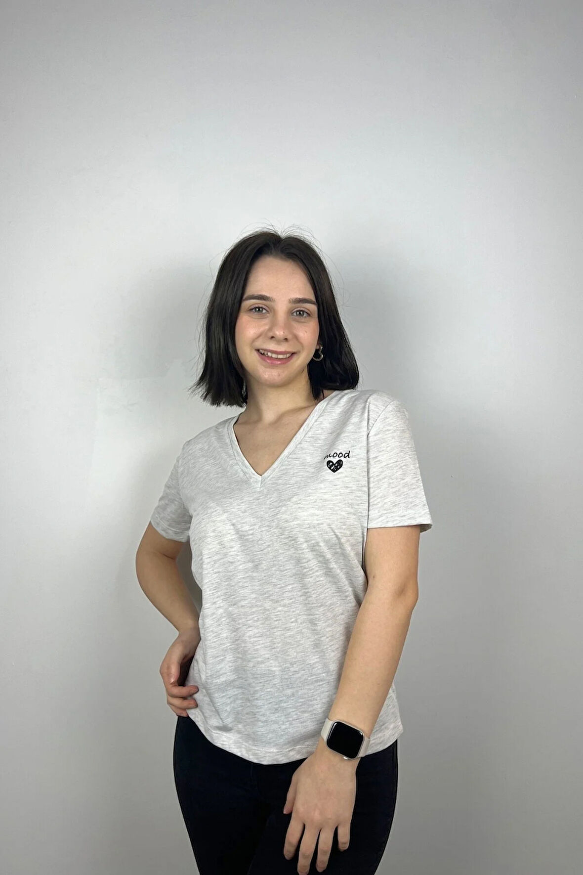 Regular Fit V Yaka Basic Düz Kısa Kollu Tişört Kalp Baskılı