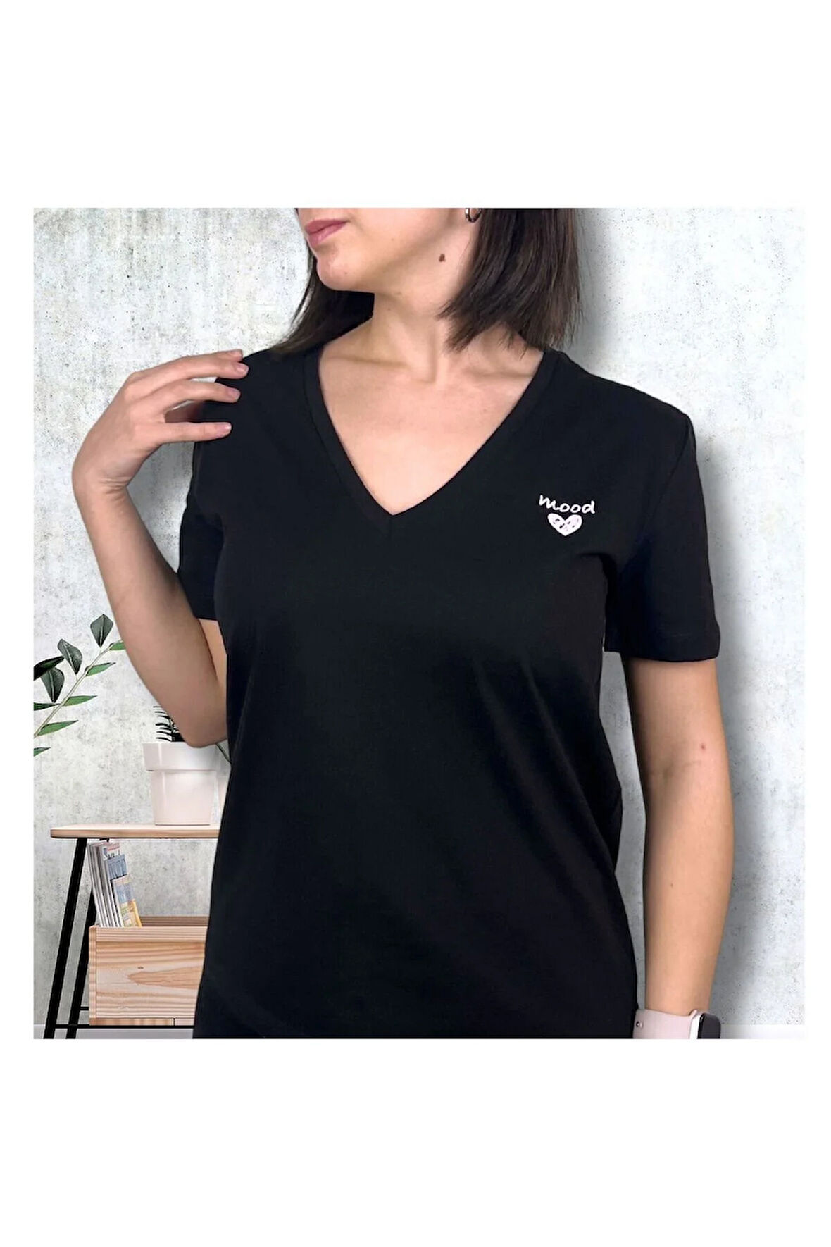 Kadın %100 Pamuk V Yaka Kısa Kollu Tişört - Kalp Baskılı
