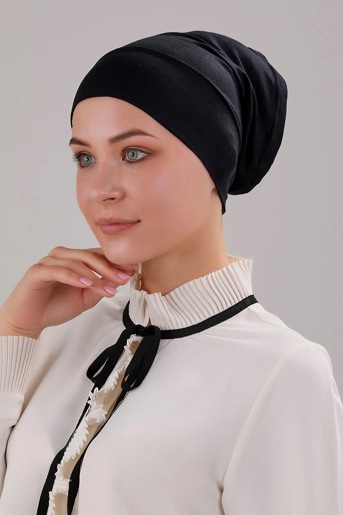 Tesettür Hazır Pratik Geçme Boru Bone Siyah