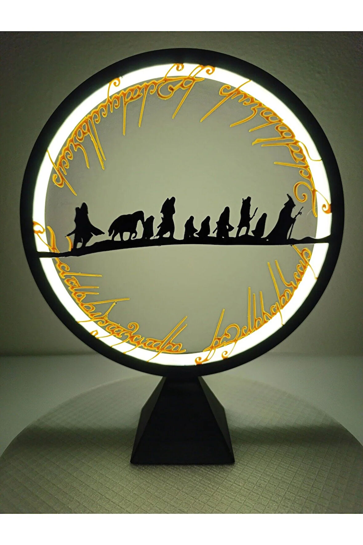 LOTR Orta Dünya Temalı Dekoratif LED Masa Lambası – Değiştirilebilir Ön Tasarımlı