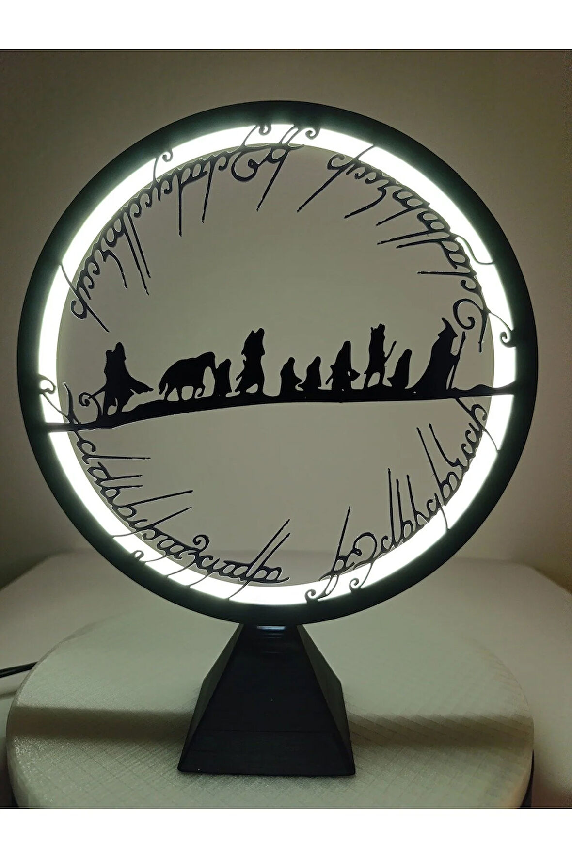 LOTR Orta DÜnya Temalı Dekoratif LED Masa Lambası – Değiştirilebilir Ön Tasarımlı