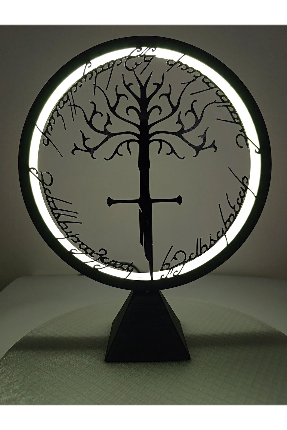 LOTR Orta Dünya Temalı Dekoratif LED Masa Lambası – Değiştirilebilir Ön Tasarımlı