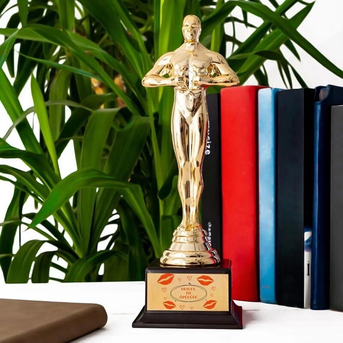 Yılın En İyi Öpücüğü Tasarımlı Hediye Oscar Ödülü