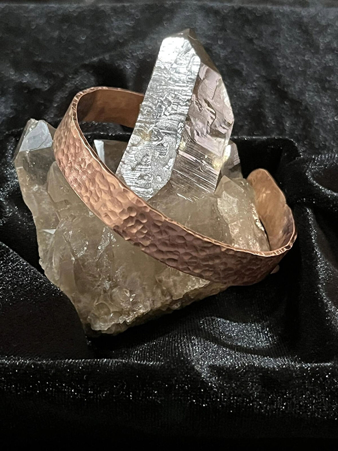 Melisa MoonCo, Saf Bakır Bileklik, Çekiç Dövme Desenli,Bakırın Şifası ile