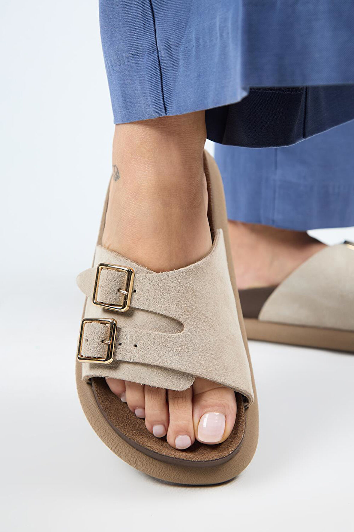 Manijero Lirio Kadın  Hakiki Deri Tek Bant Çift Tokalı Bej Terlik