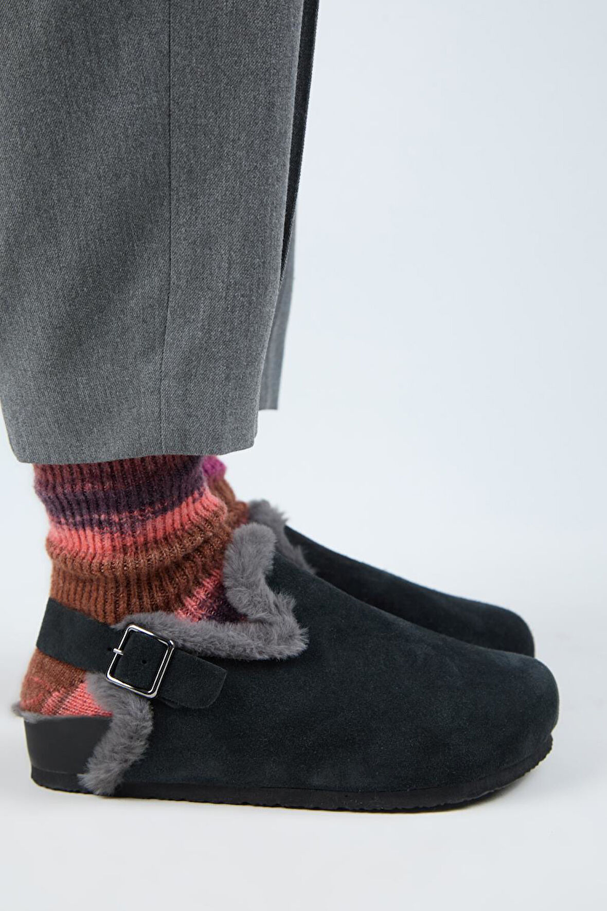 Manijero (Holly 2 Kürklü) Kadın Hakiki Deri Kemerli Tokalı Sabo Antrasit Sandalet