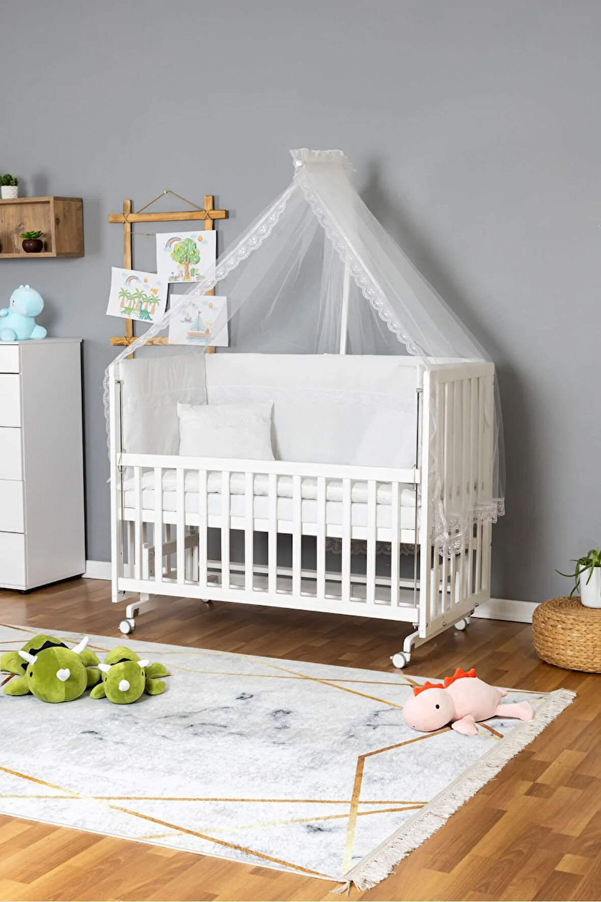 Ahşap Beşik Anne Yanı Beşik Beyaz 70x130 - Beyaz Güpür Uyku Seti + Yataklı + Tekerlekli