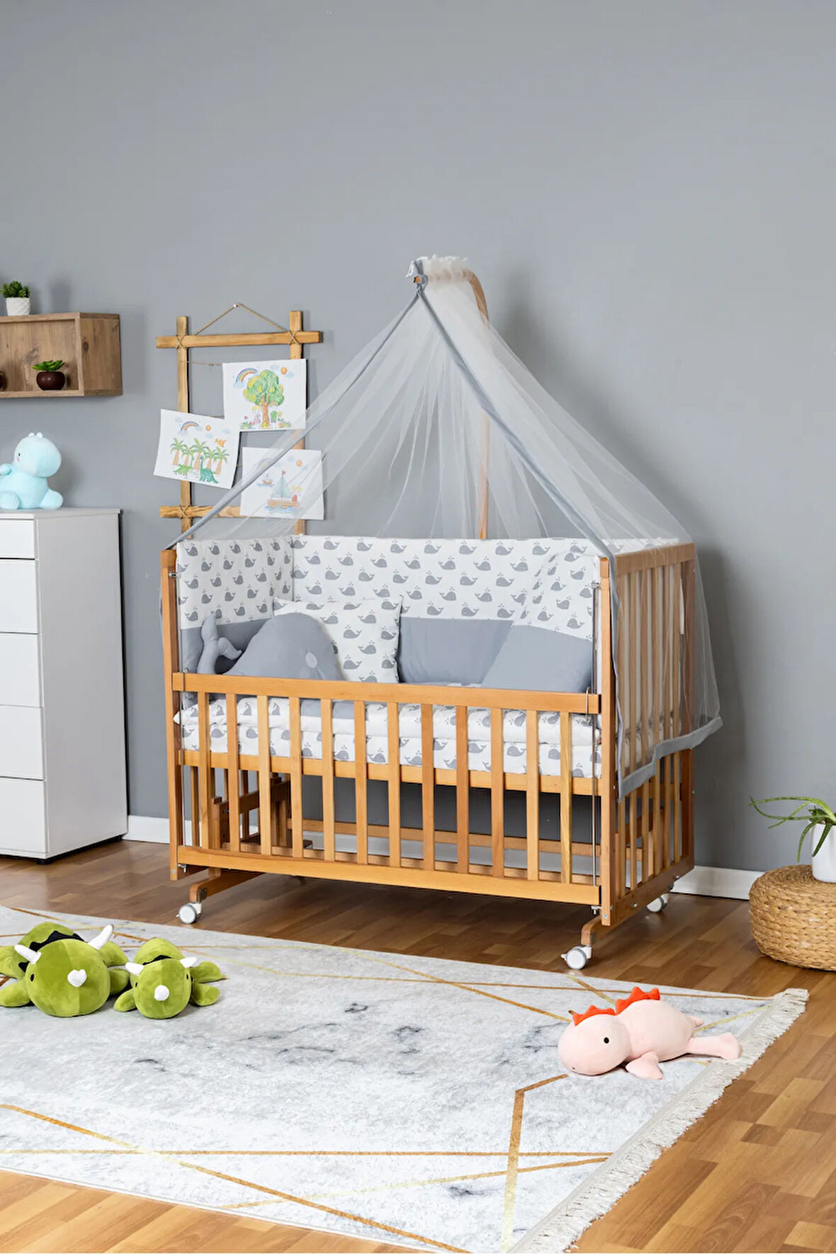 Ahşap Beşik Anne Yanı Beşik Vernikli 70x130 - Gri Balina Uyku Seti + Yataklı + Tekerlekli