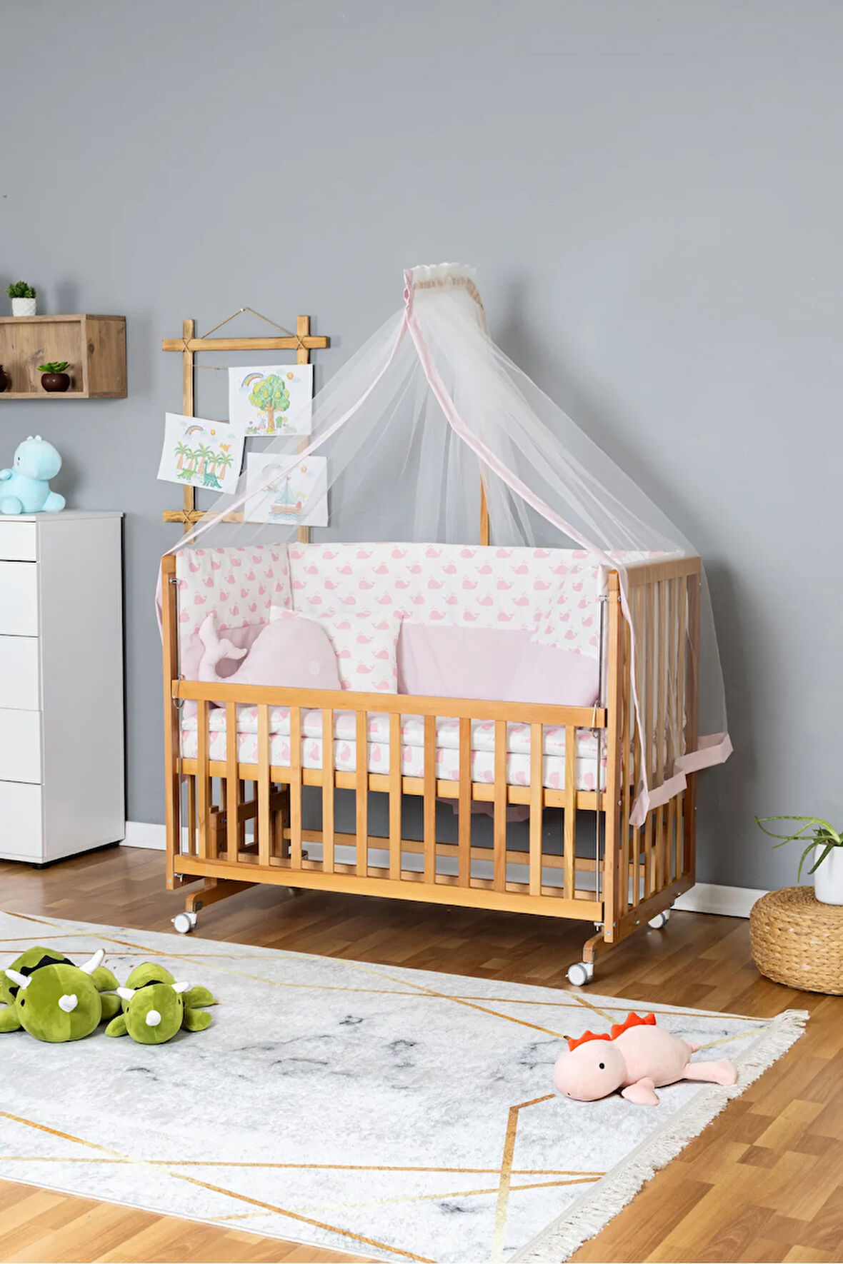 Ahşap Beşik Anne Yanı Beşik Vernikli 70x130 - Pembe Balina Uyku Seti + Yataklı + Tekerlekli