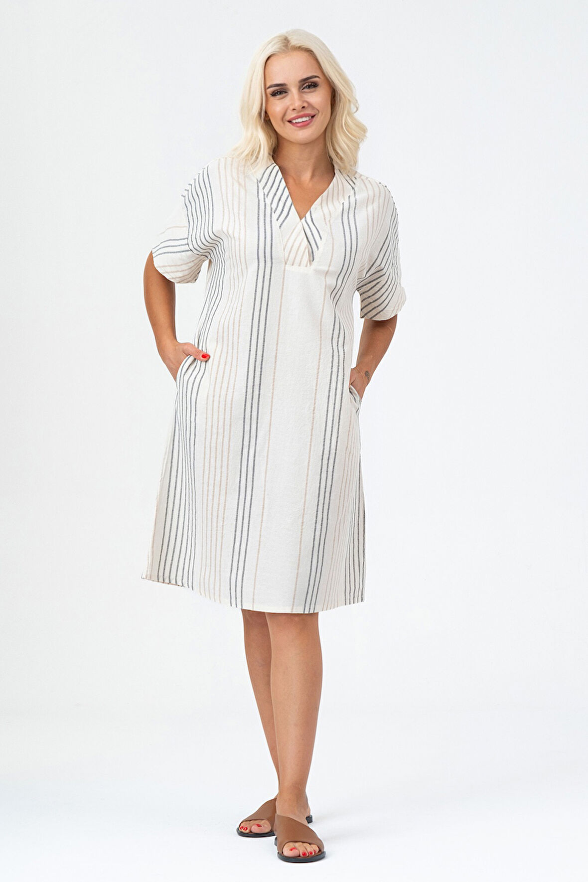 Bold & Young Kadın Cepli V Yakalı Kısa Kollu Pamuklu Elbise