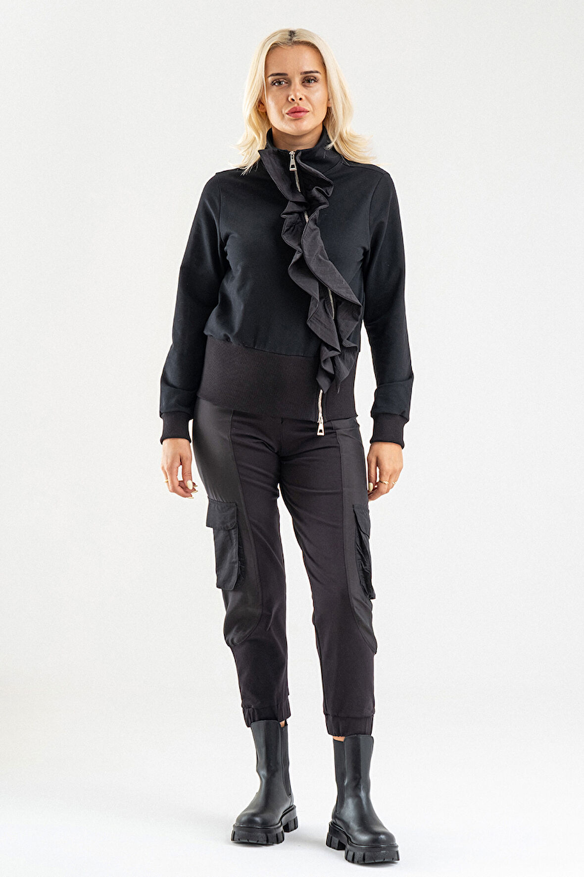 Siyah Volan Detaylı Fermuarlı Şık Sweat Ceket