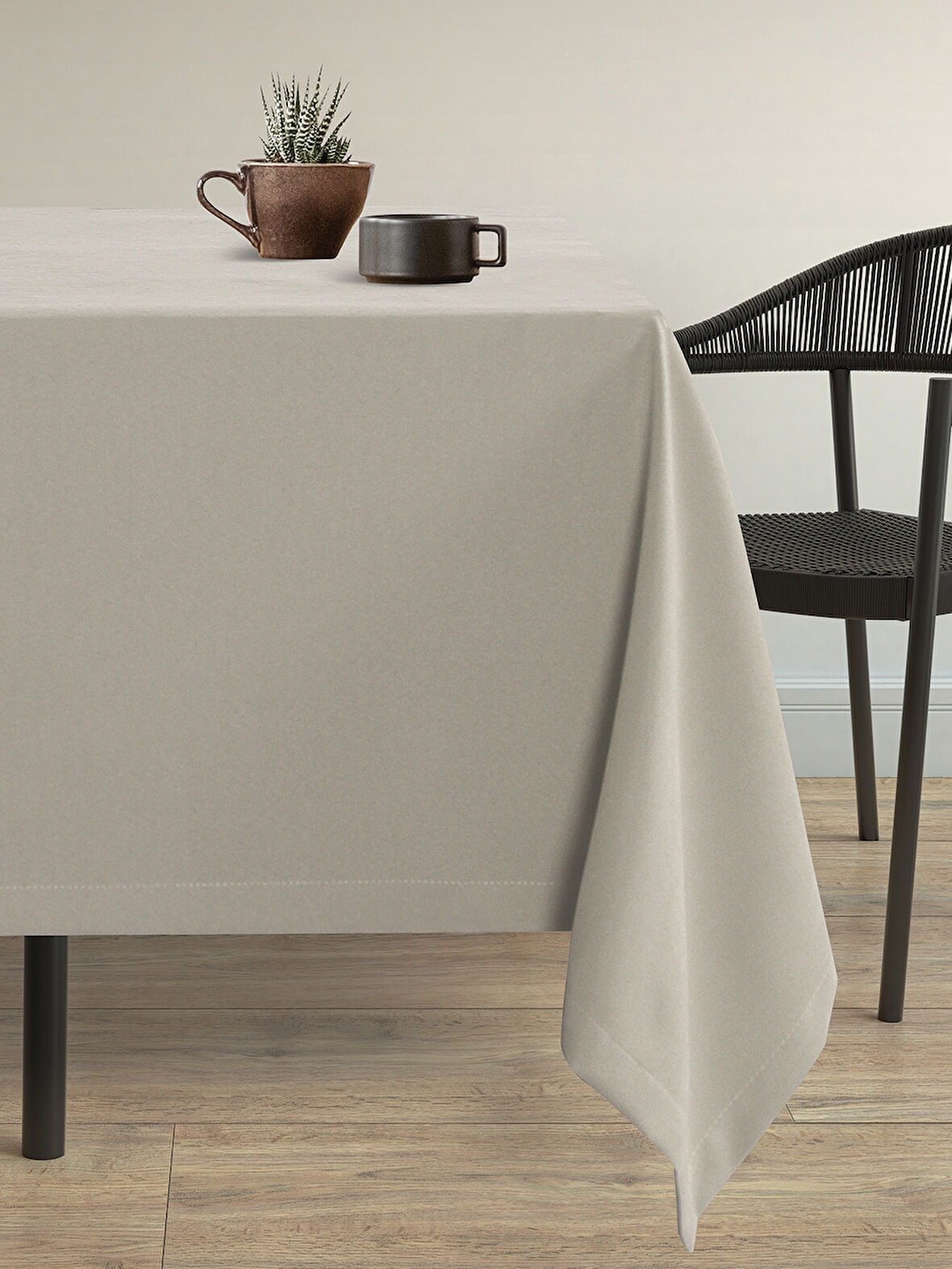 Demor Home Kadife Dokulu Açık Gri Dertsiz Masa Örtüsü