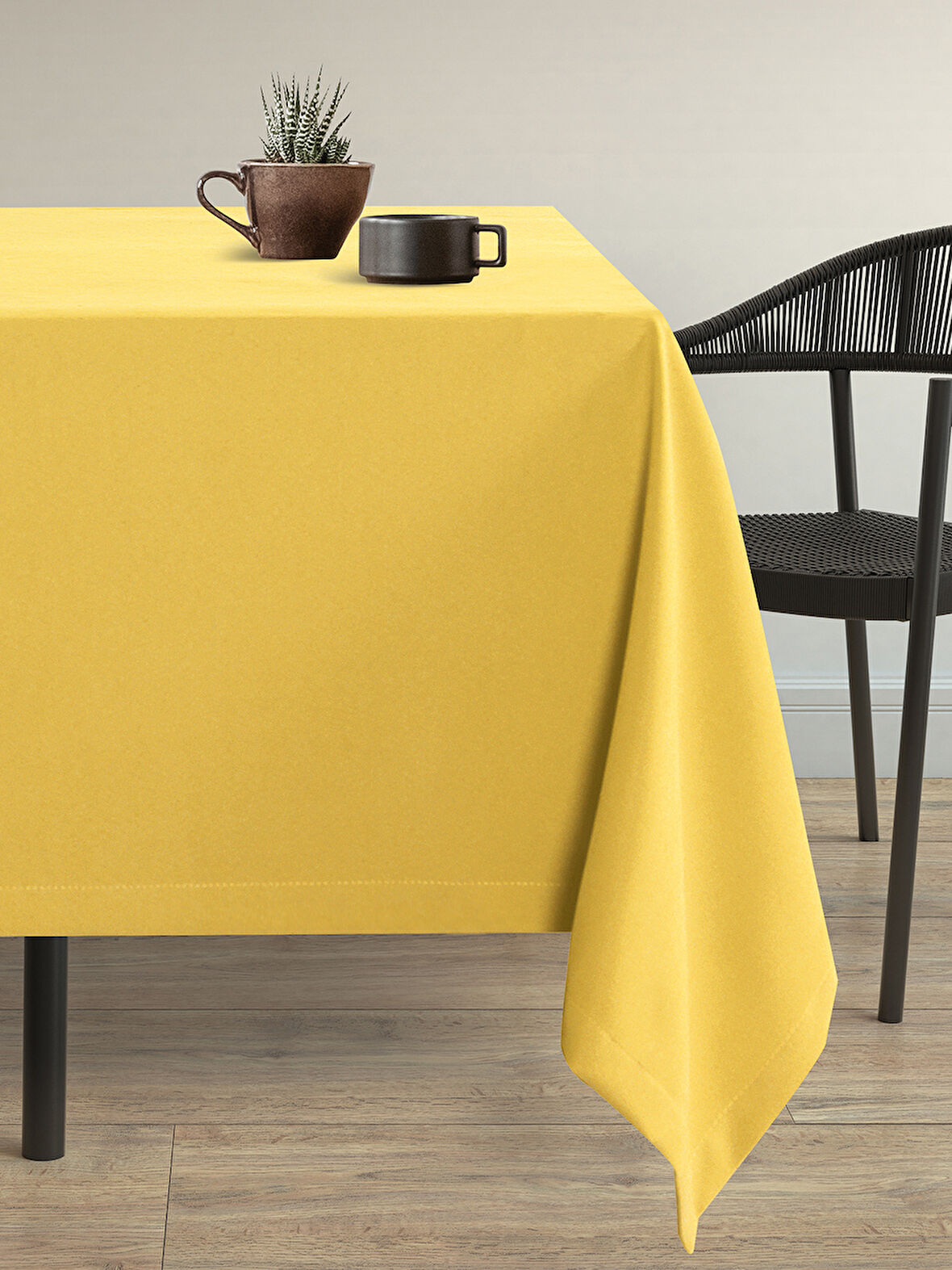 Demor Home Kadife Dokulu Acem Lalesi Sarısı Dertsiz Masa Örtüsü