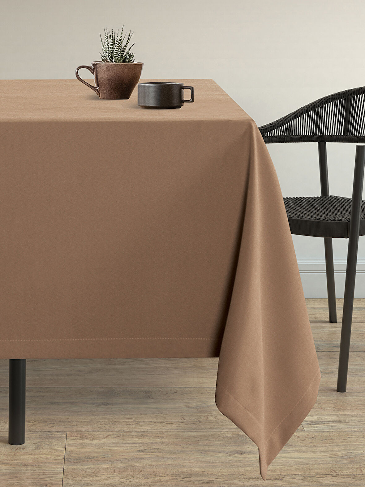 Demor Home Kadife Dokulu Çikolata Kahvesi Dertsiz Masa Örtüsü