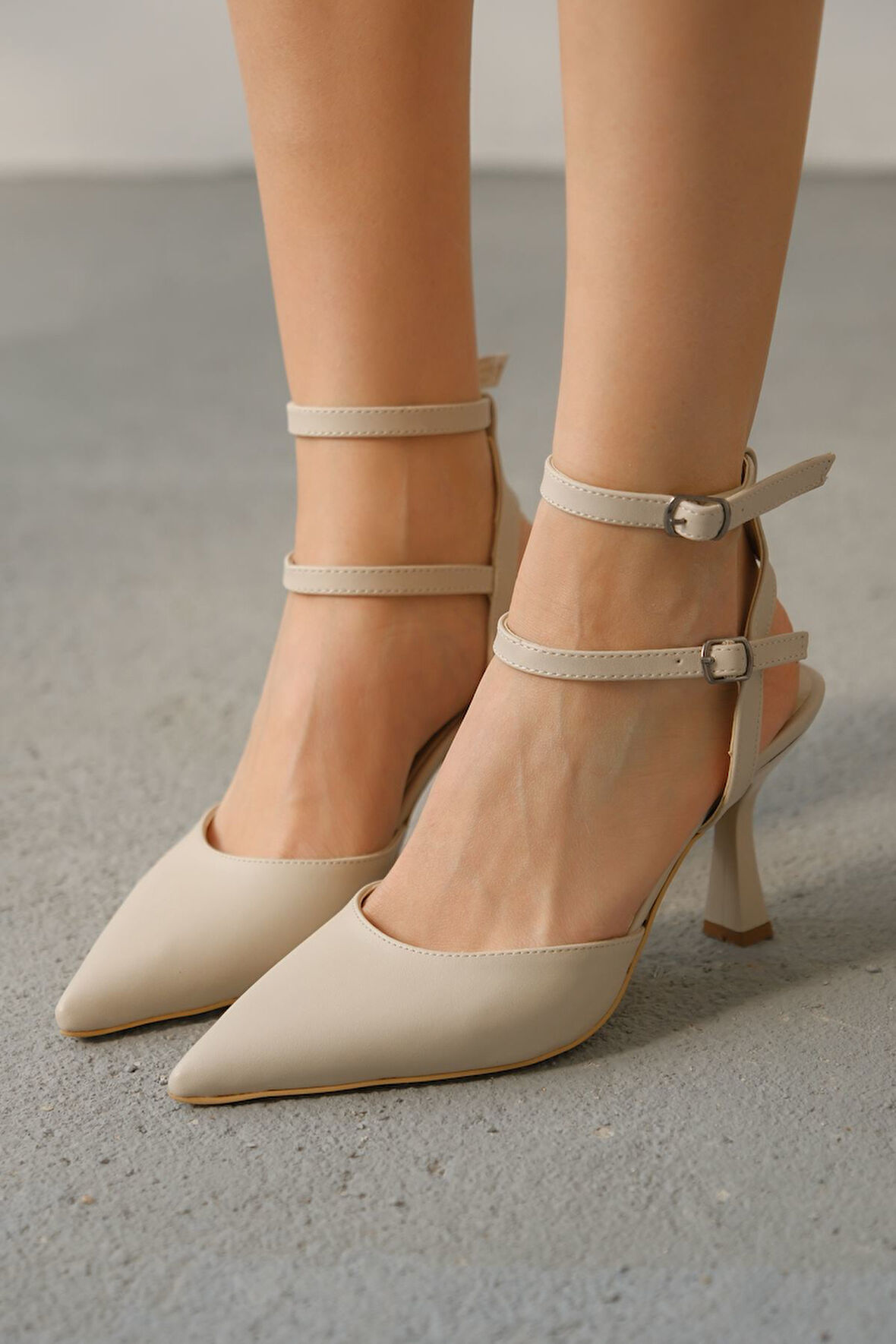 Kadın Reyes Sivri Topuklu Ayakkabı - Ten Deri