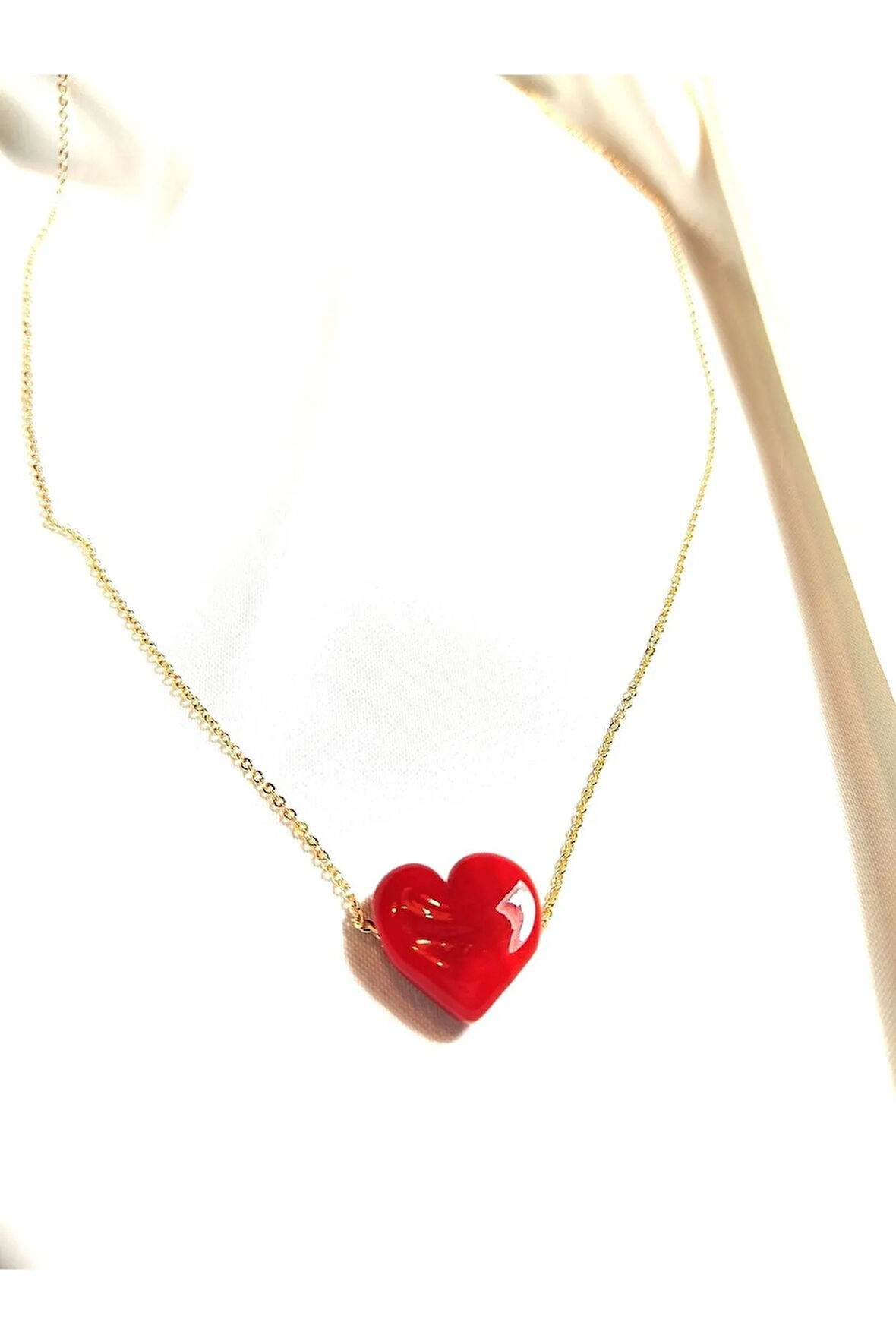 Kırmızı Kalp Kararmaz Altın Kaplama Seri Zincirli Kolye