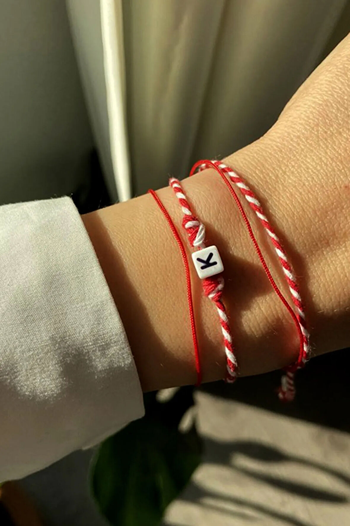 4'lü Paketli 'n' Harf Isimli Kırmızı Ip Bileklik Ve Marteniçka Seti