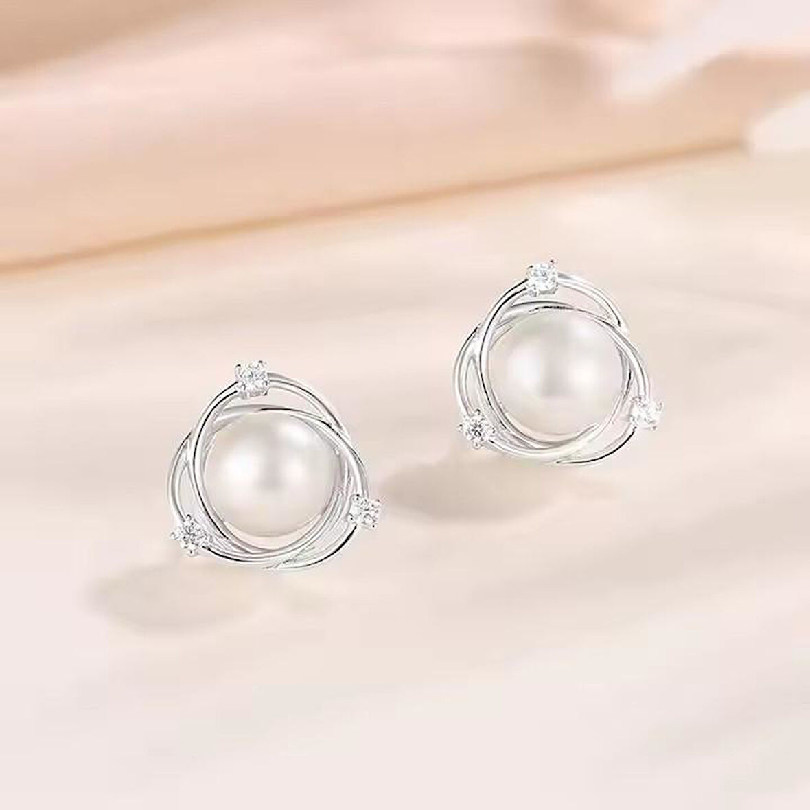 Monemel Swarovski Taşlı  İnci Yuvarlak Küpe (Altın Kaplama)