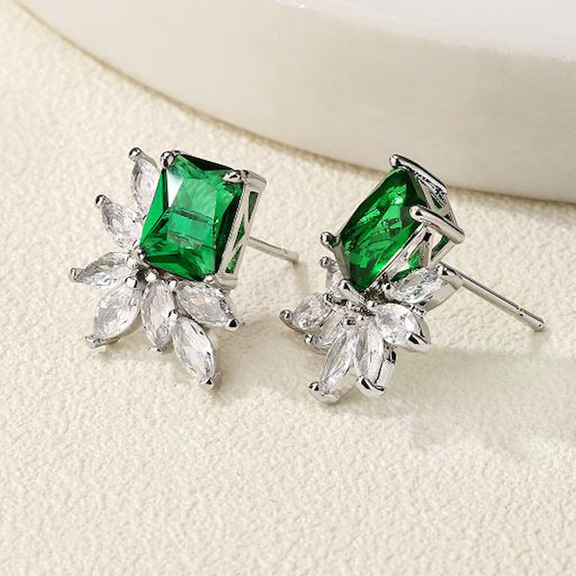 Monemel Kristal Taşlı Yeşil Kristal Küpe(Altın Kaplama)