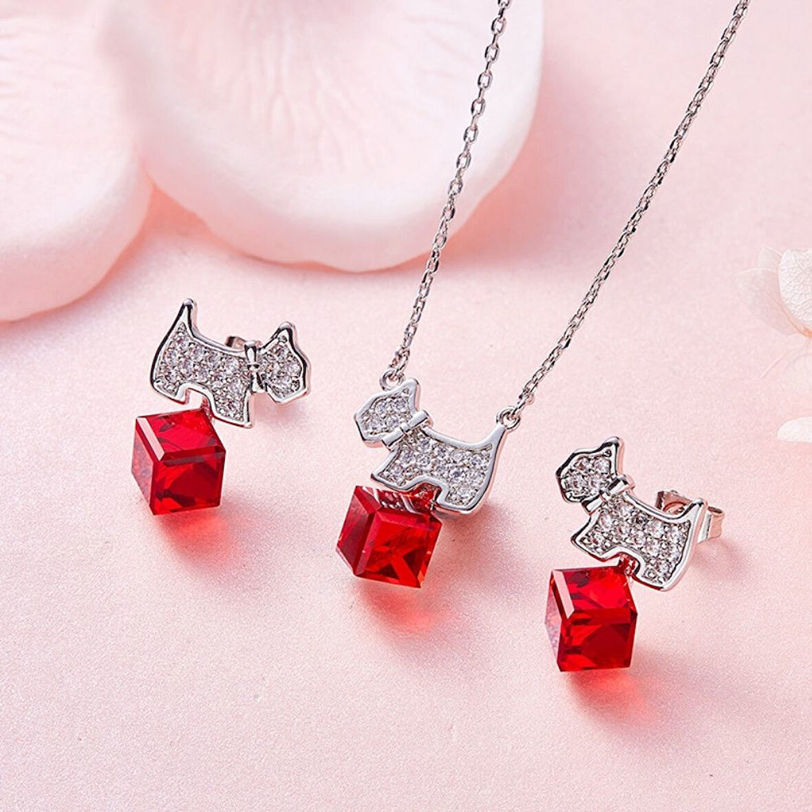 Monemel Kristal Taşlı  Kırmızı  Köpekli Kolye ve Küpe Set (Altın Kaplama)