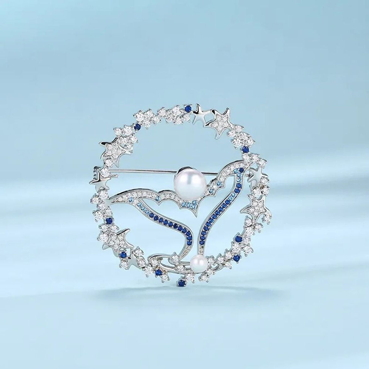 Monemel Swarovski Kristal İncili Yaka İğnesi (Altın Kaplama)